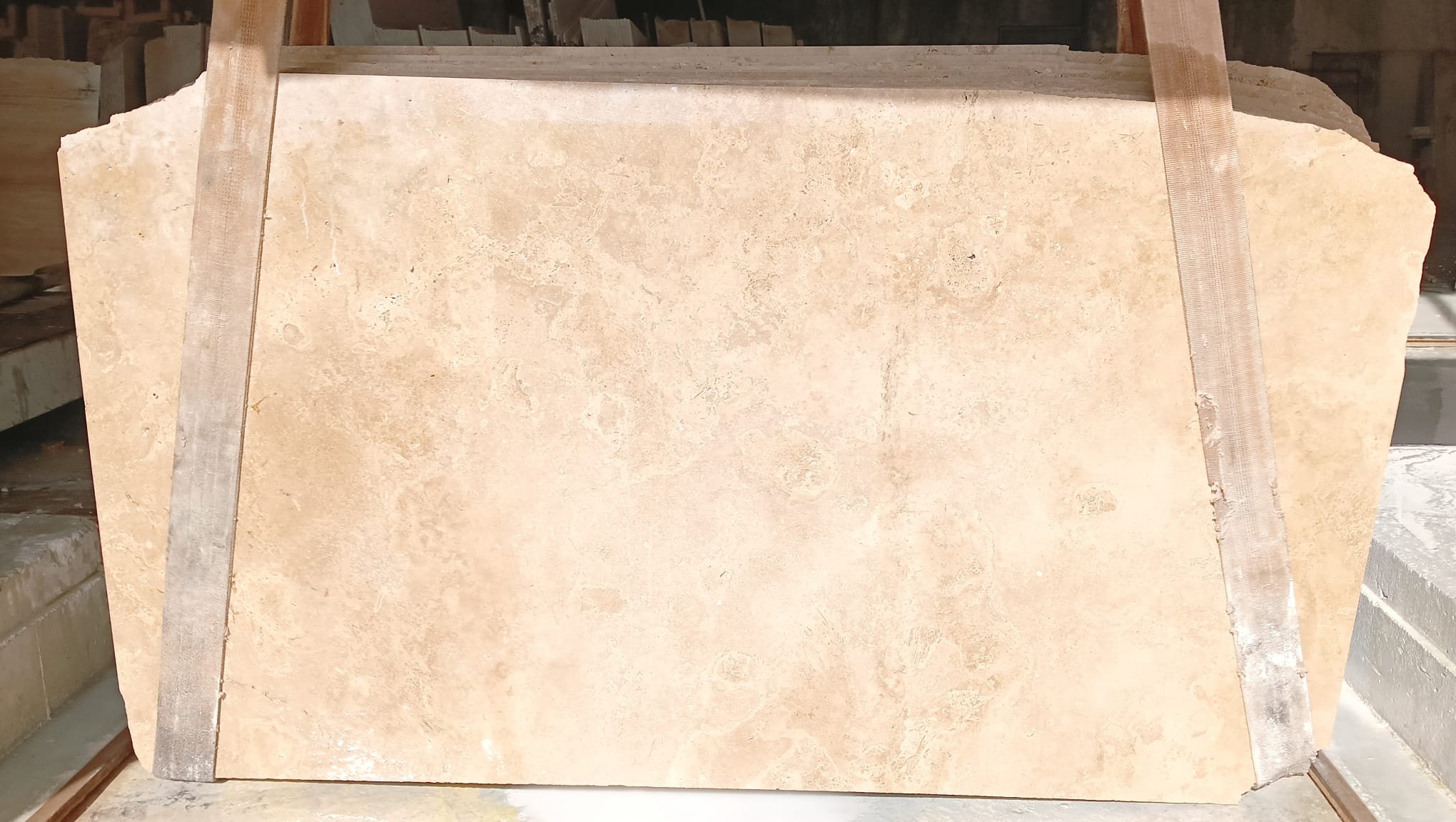 LIGHT WALNUT Travertine Brushed-Unfilled Slab